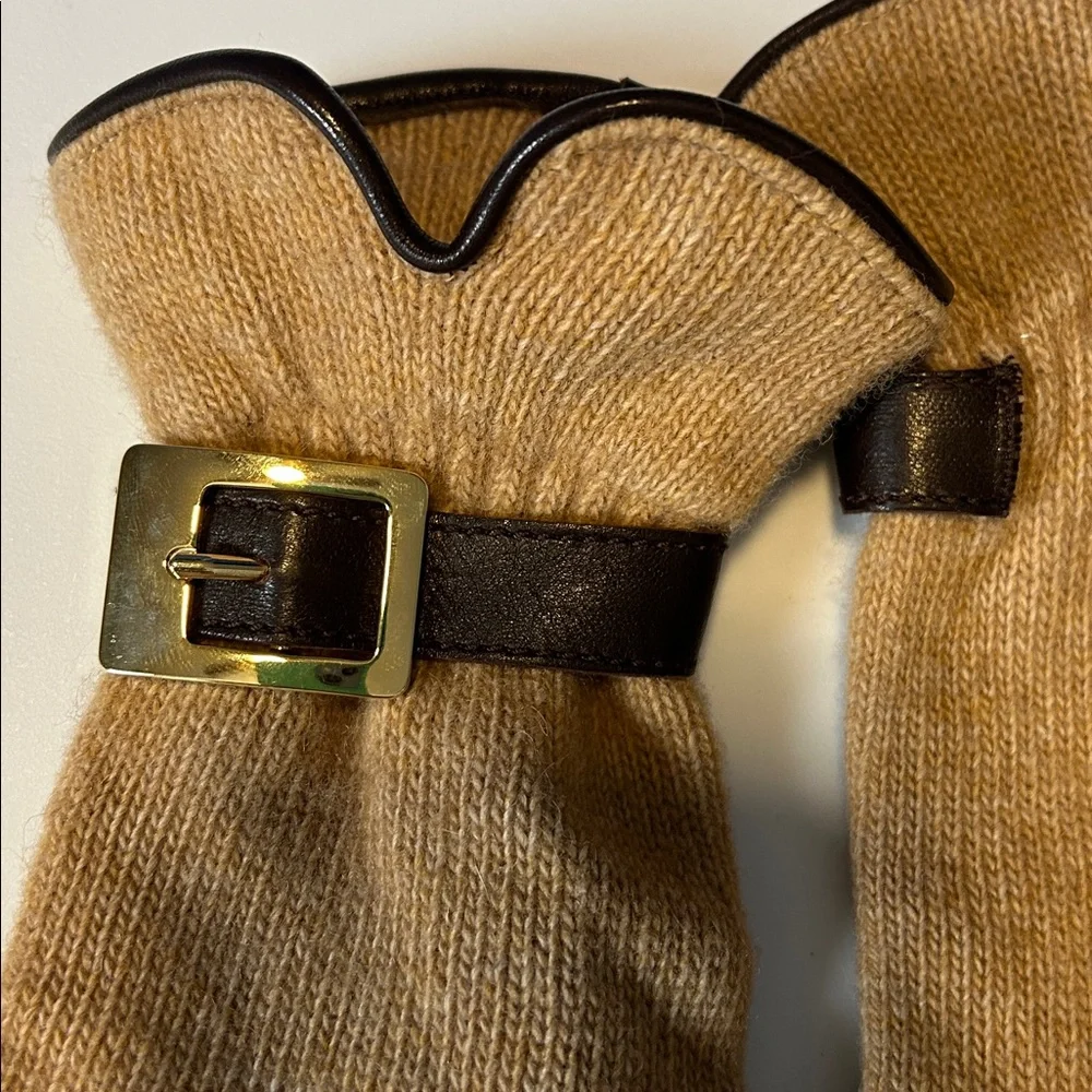 camel-colored knit wool gloves a feminine design decorative one size